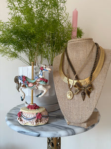 Bow necklace