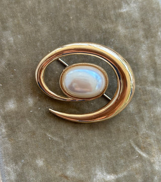 Monet brooch