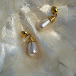 Gold 80s earrings