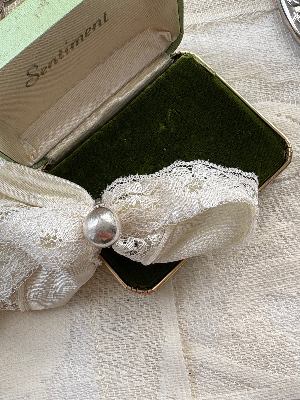 Chunky ball ring