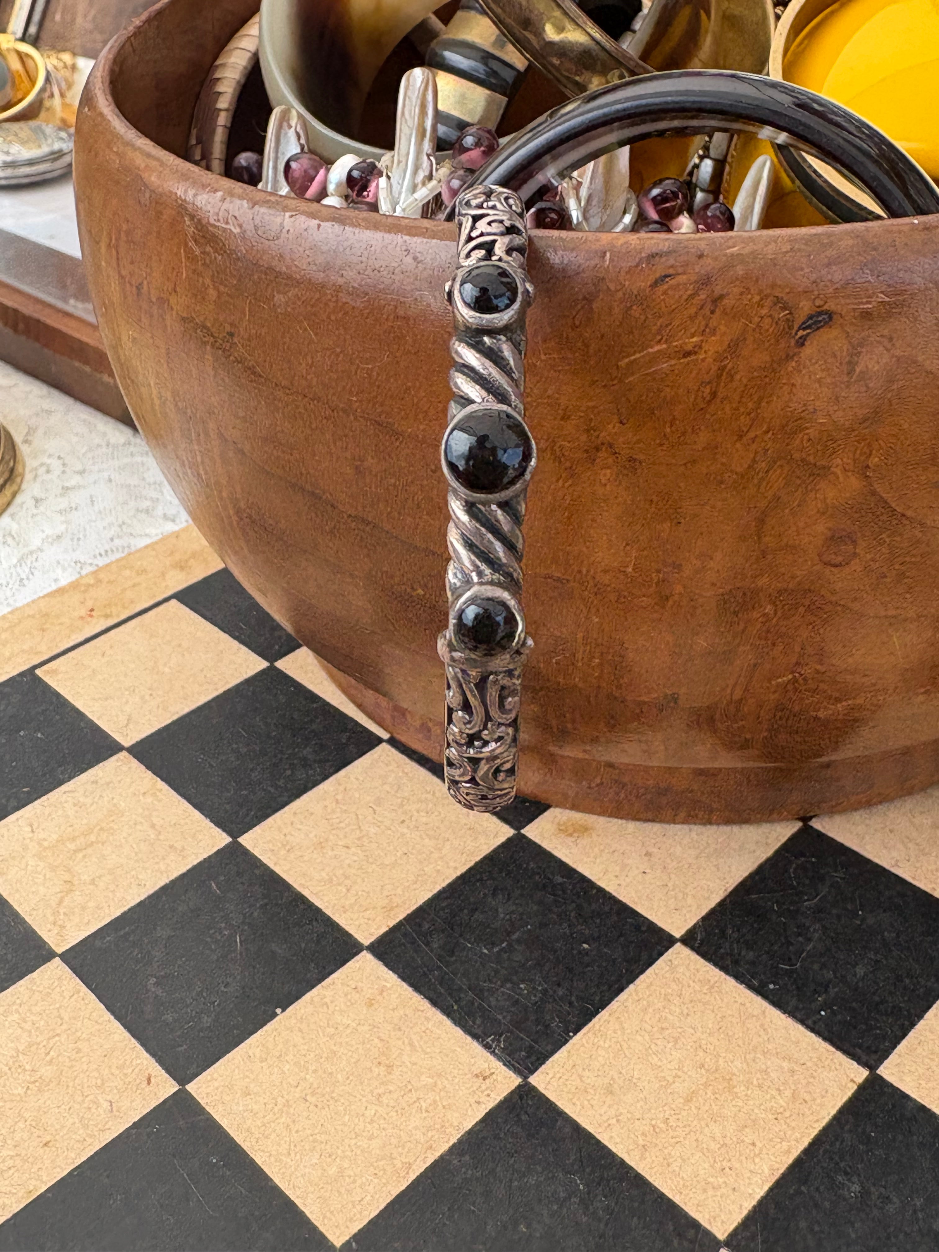 Black onyx cuff