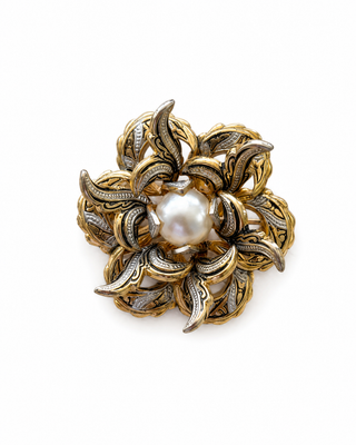 Two toned pearl brooch