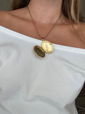 Floral pendant