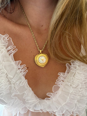 Heart pendant necklace