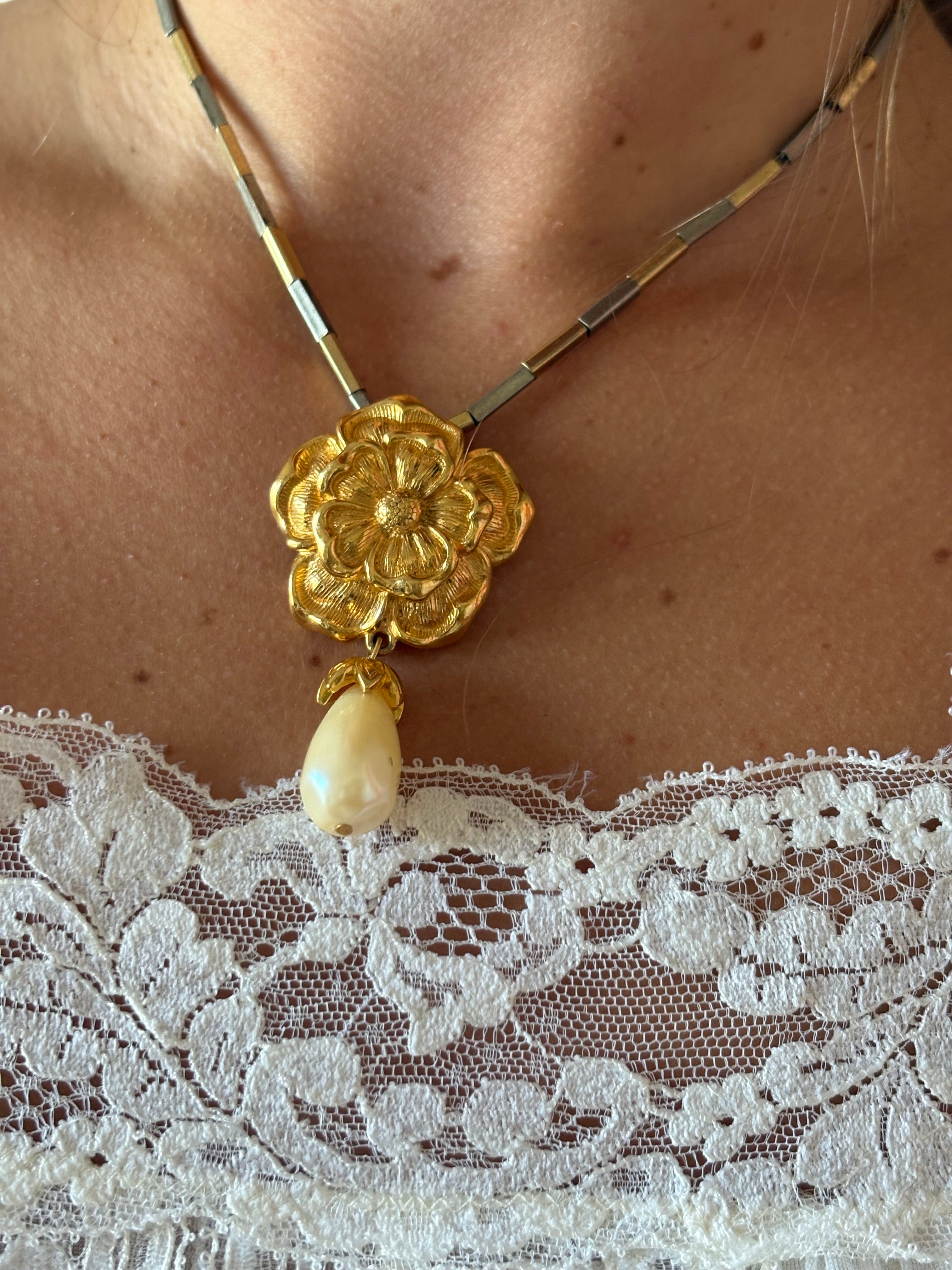 Flower pearl teardrop