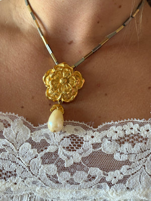 Flower pearl teardrop