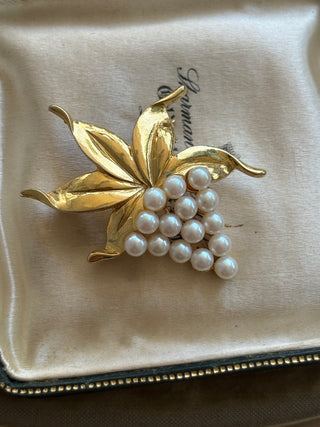 Pearl brooch