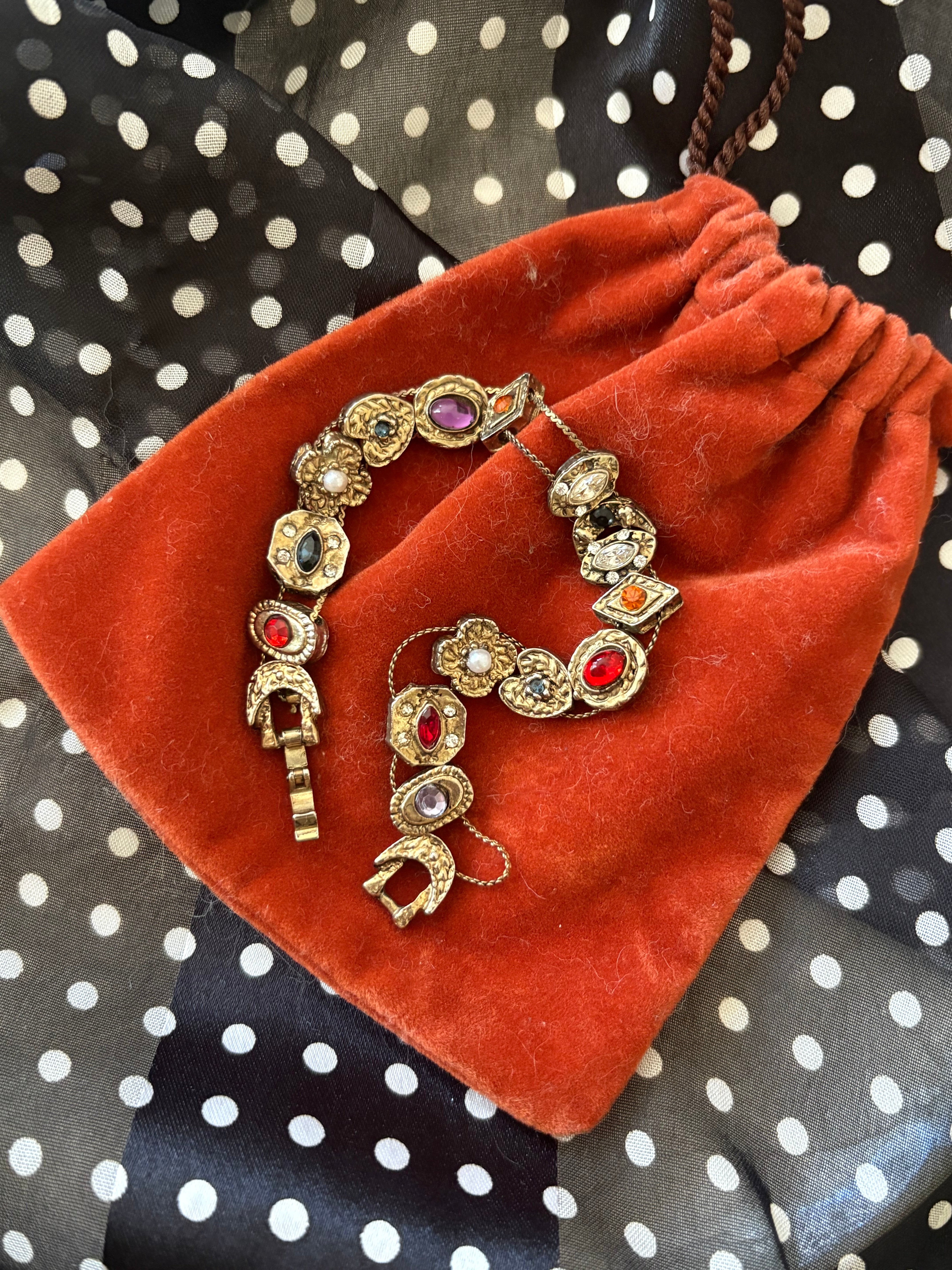 Sliding charm bracelet