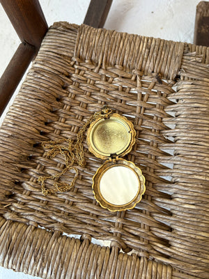 Compact mirror necklace
