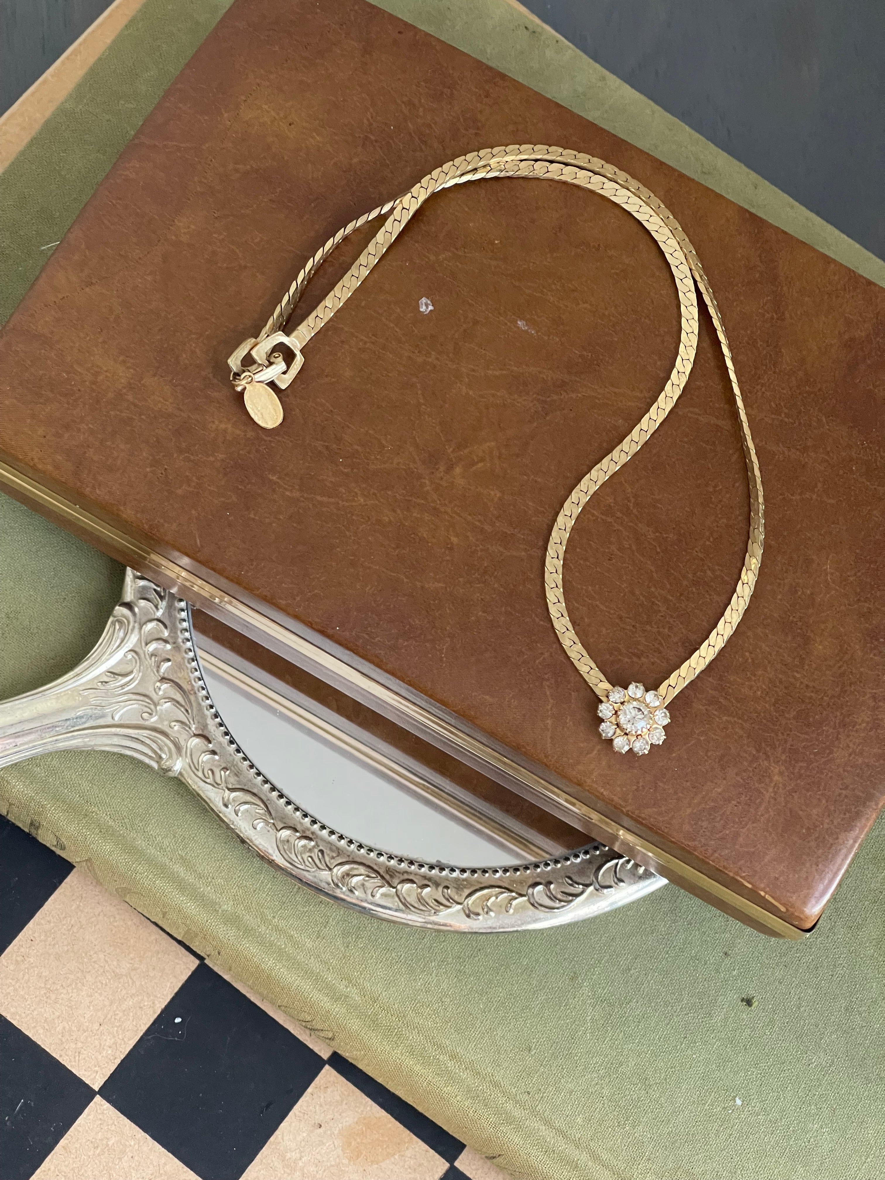 Vintage gold tone necklace