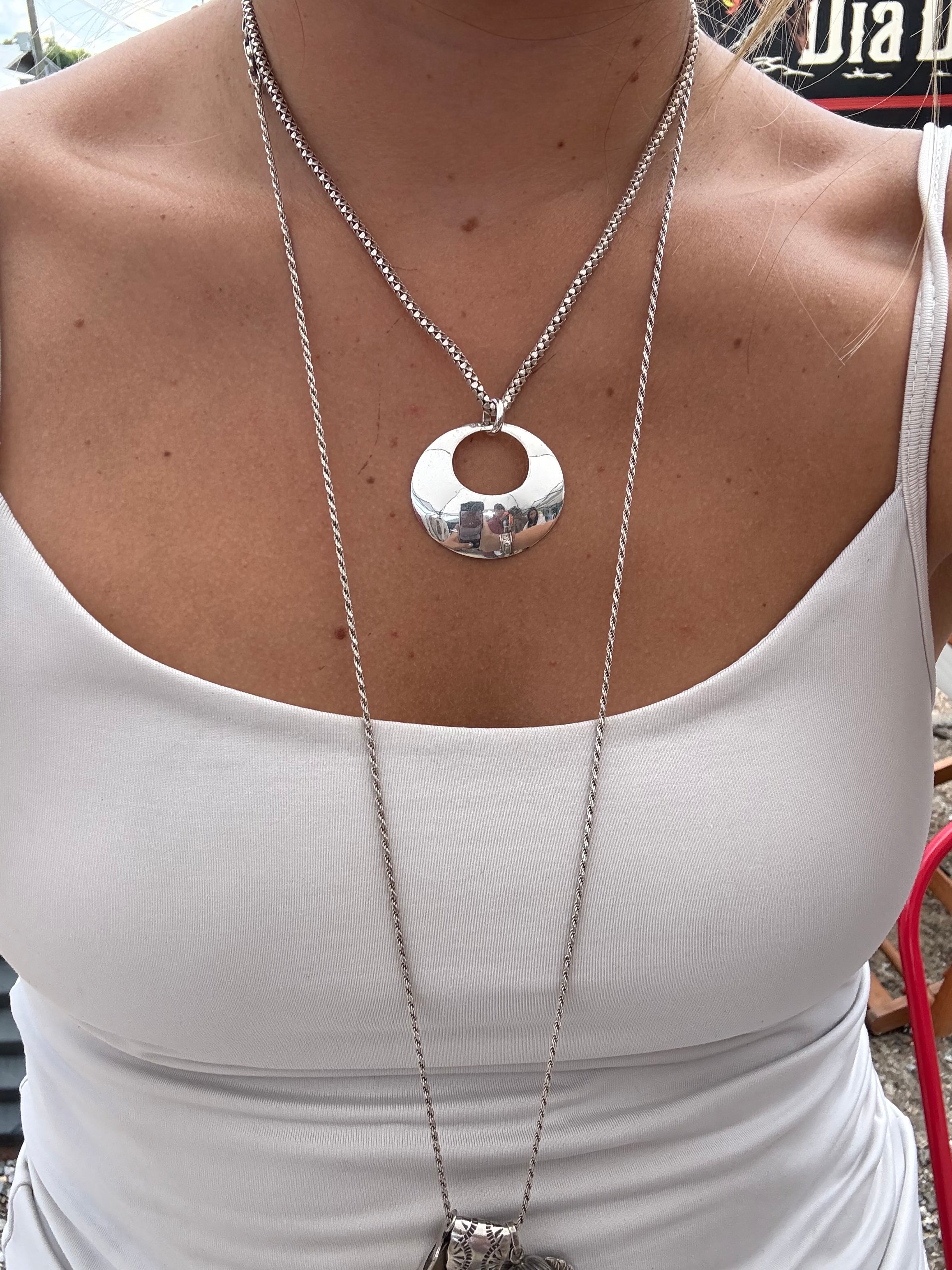 Circle pendant necklace