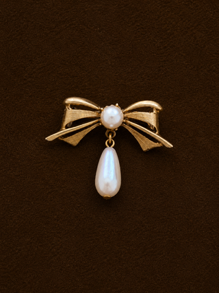 Pearl brooch