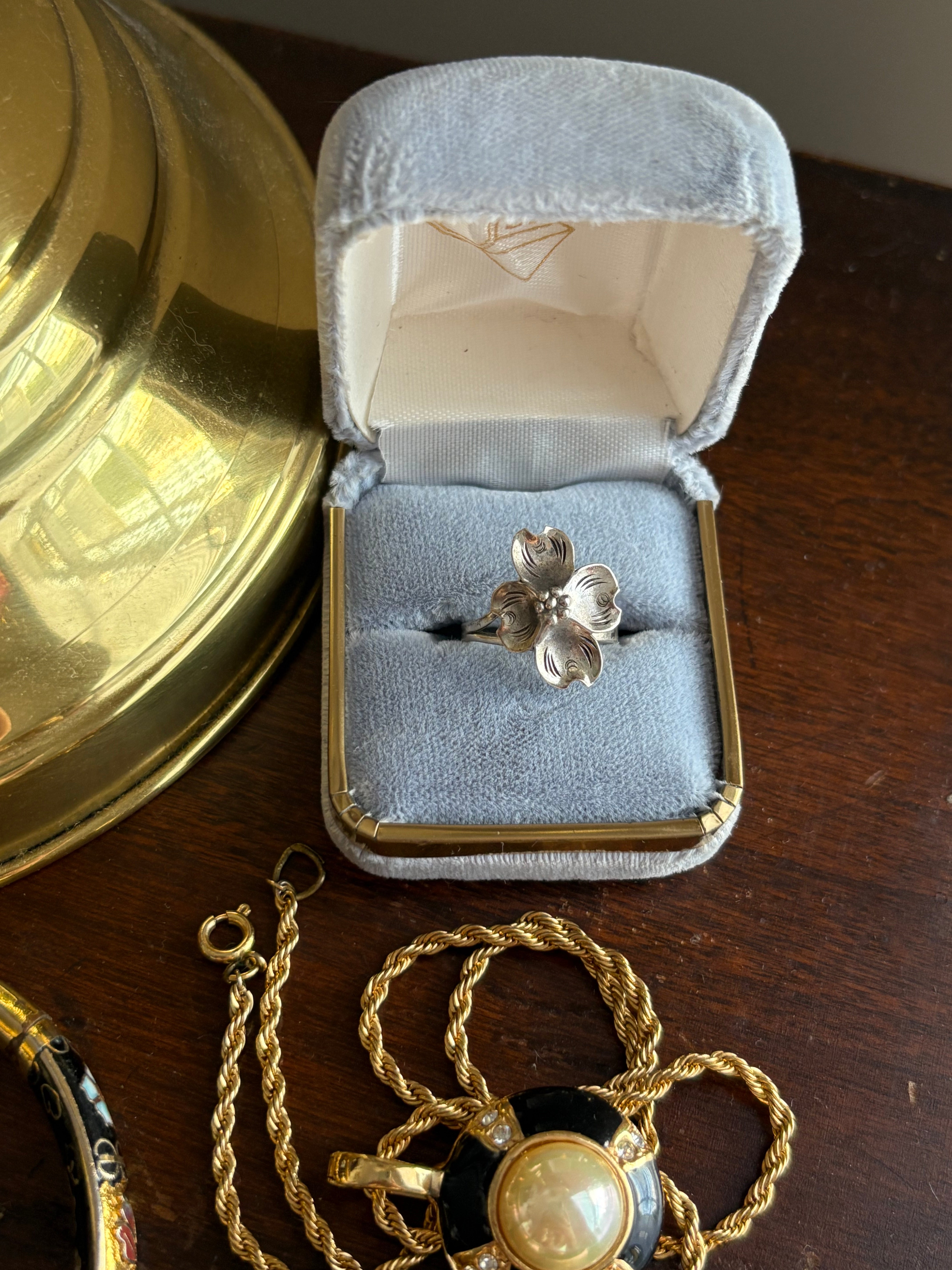 Flower ring