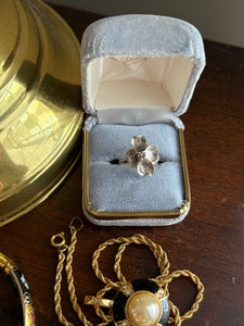 Flower ring