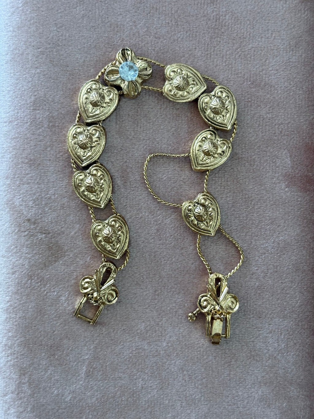 Sliding charm bracelet