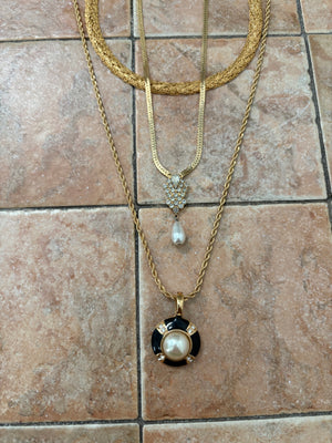 Roman pearl necklace