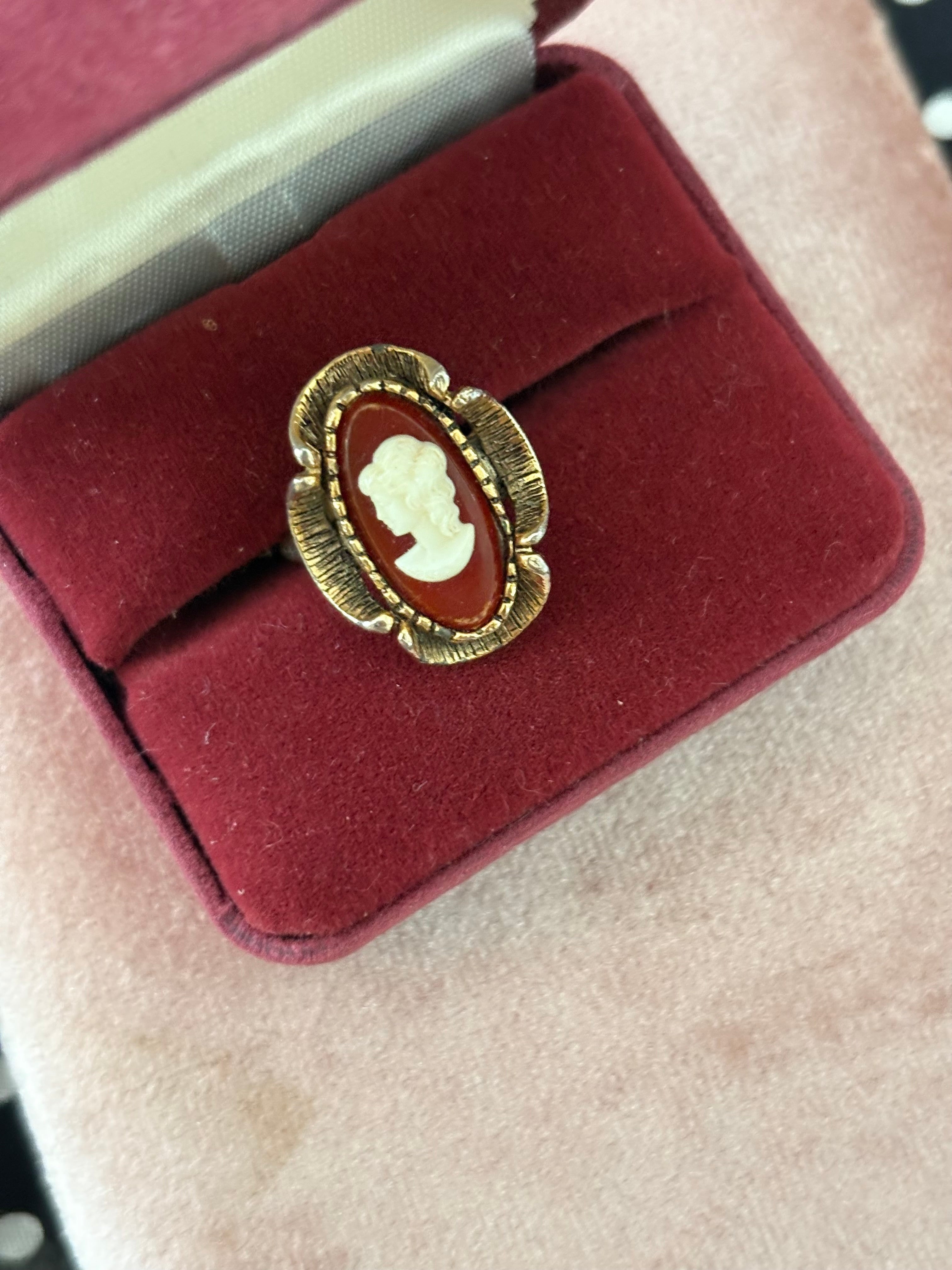 Cameo ring