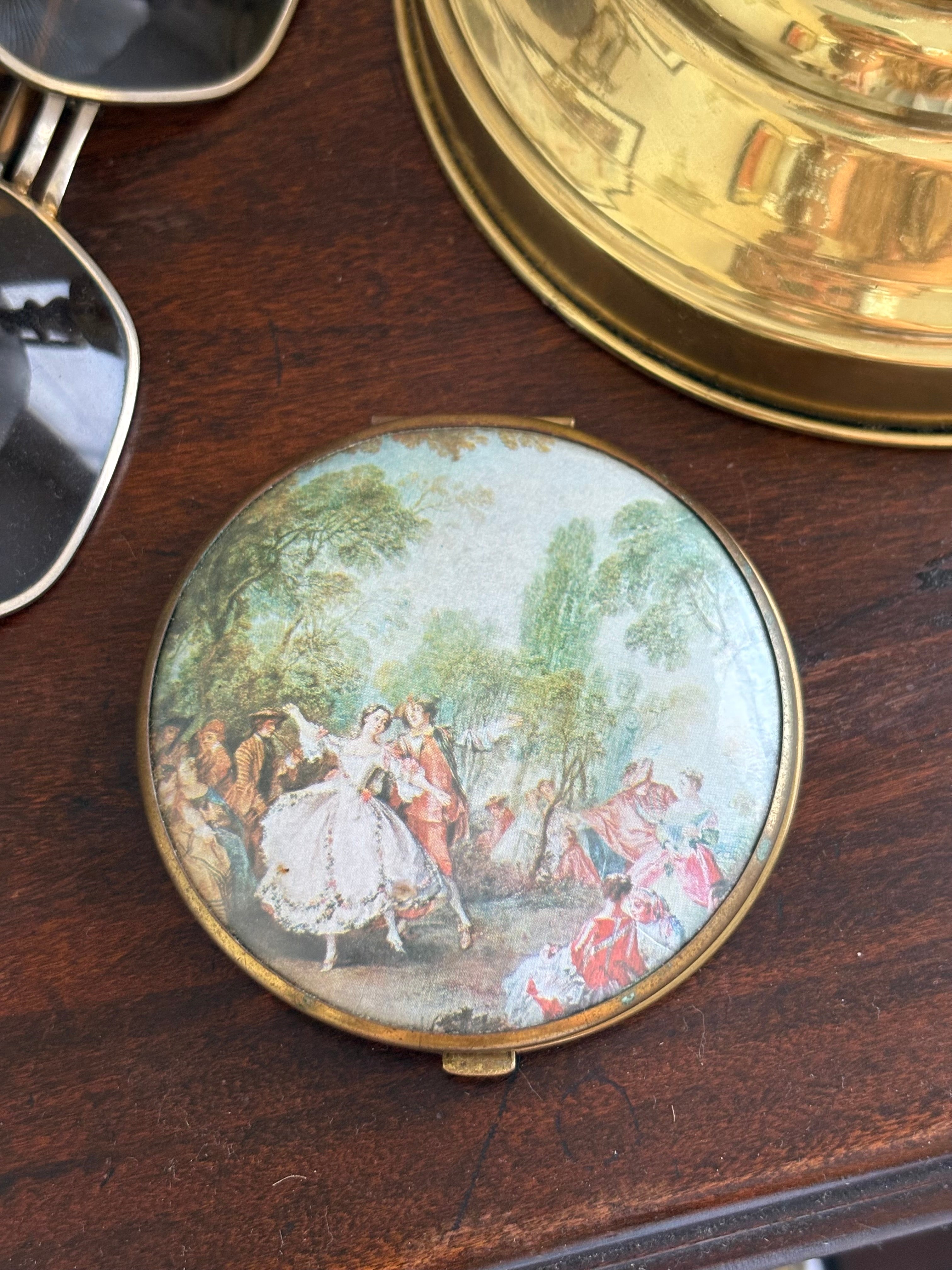 Vintage compact