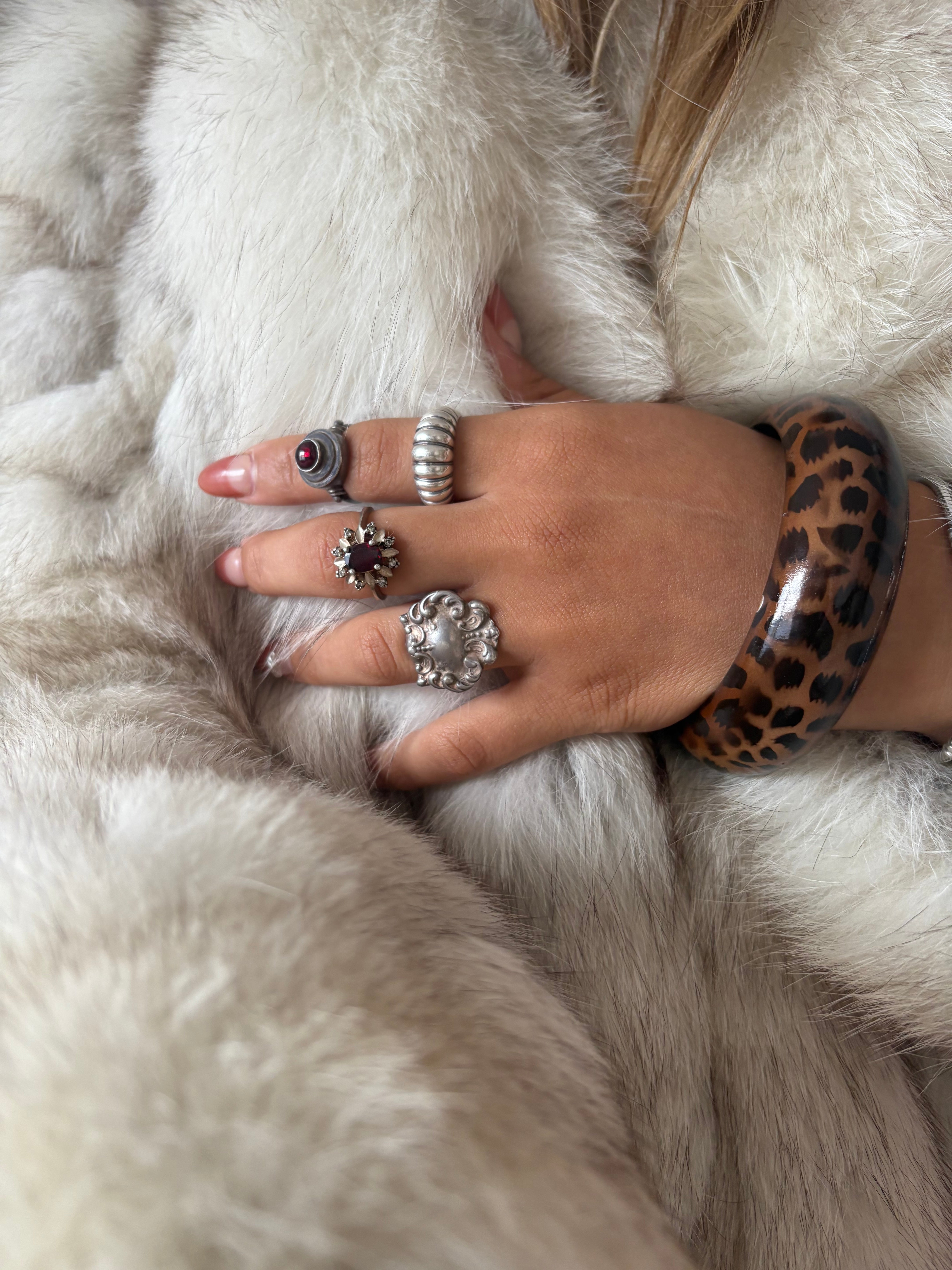 Croissant ring